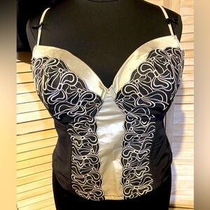 Cacique Intimates / Black and white Corset set with Underwire 22/24